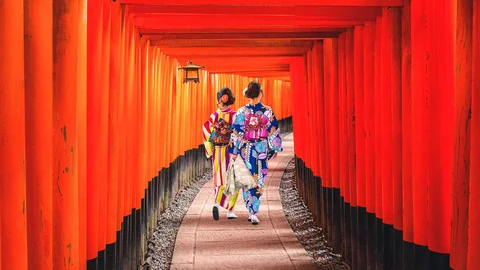 Frauen in traditioneller Kleidung in Inari