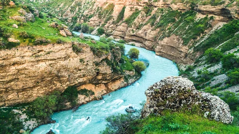 Türkisener Fluss im Nationalpark 